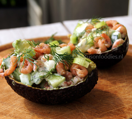 Avocado met garnalen en cocktailsaus